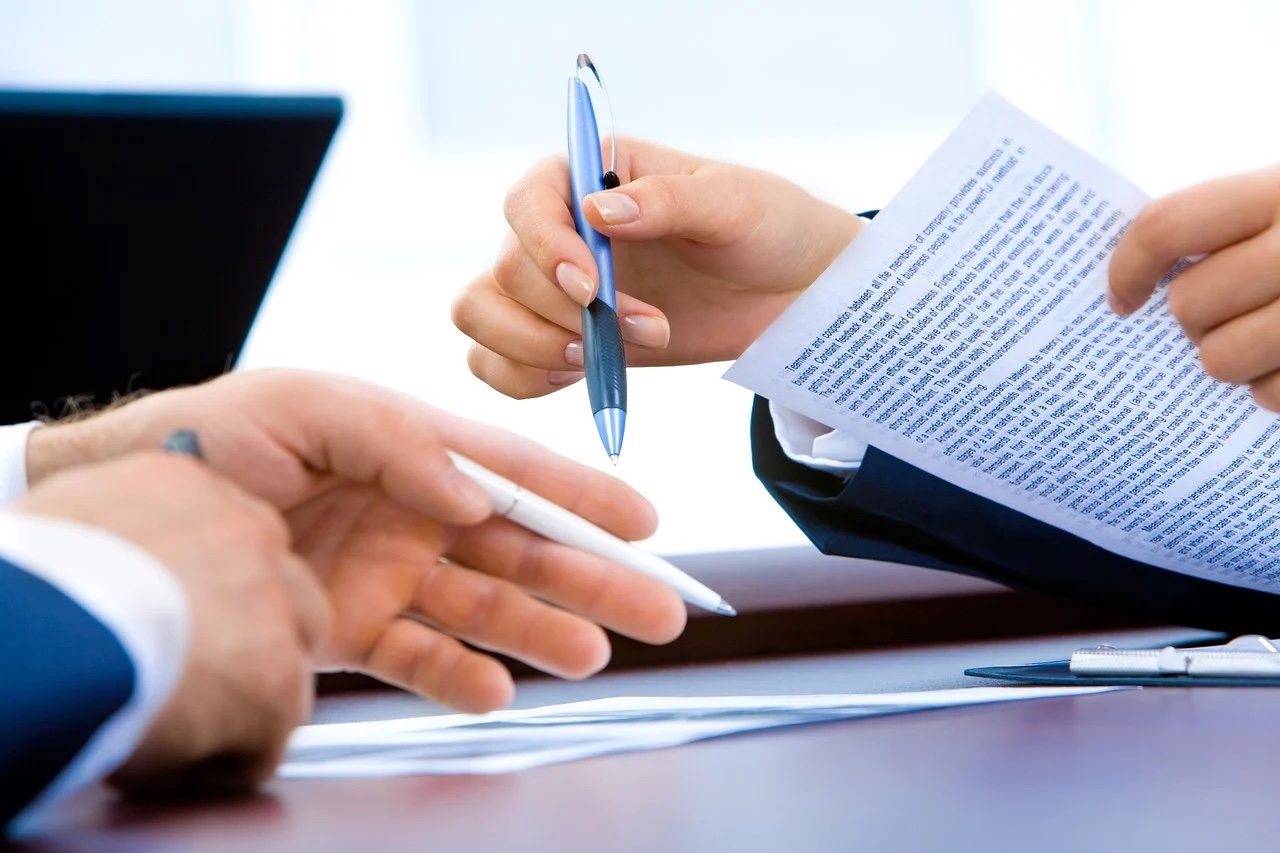 Contract Structuring & Negotiation